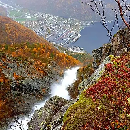 奥伦酒店 Høyanger
